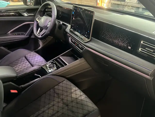Volkswagen Tiguan view 11