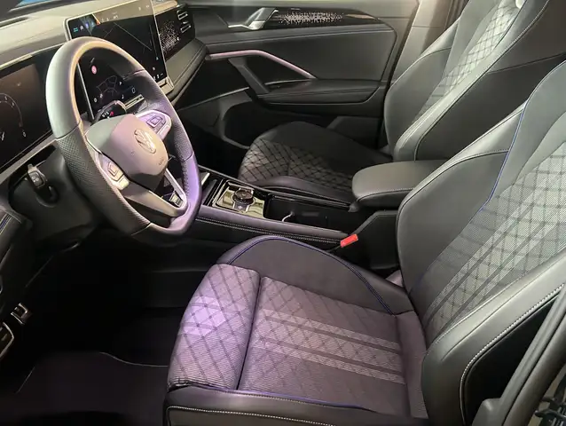 Volkswagen Tiguan view 3