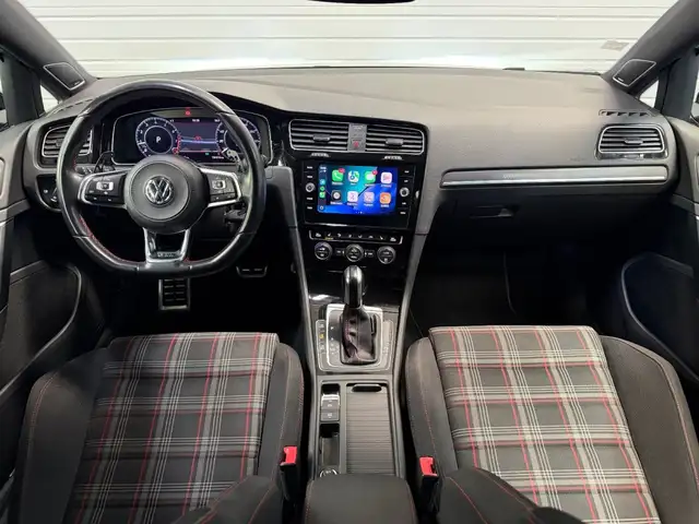 Volkswagen Golf view 2