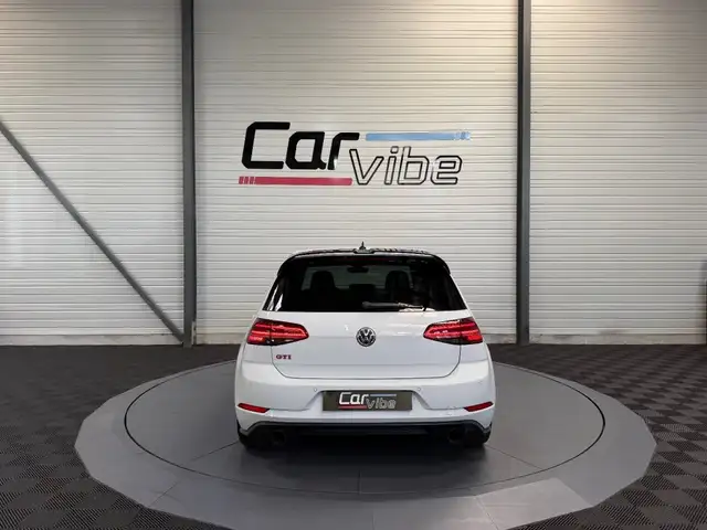 Volkswagen Golf view 5