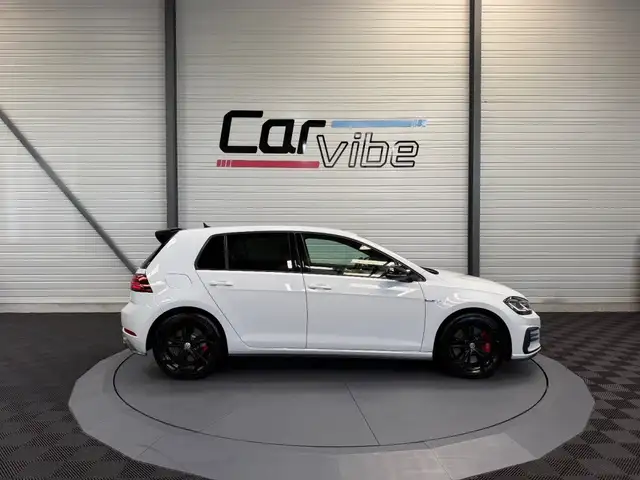 Volkswagen Golf view 3