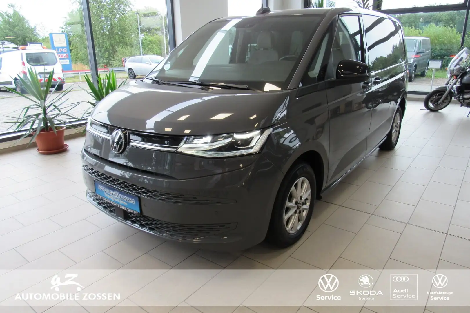Volkswagen T7 Multivan Multivan 2,0 TDI DSG Life Navi, LED Matrix, Panora Grau - 2