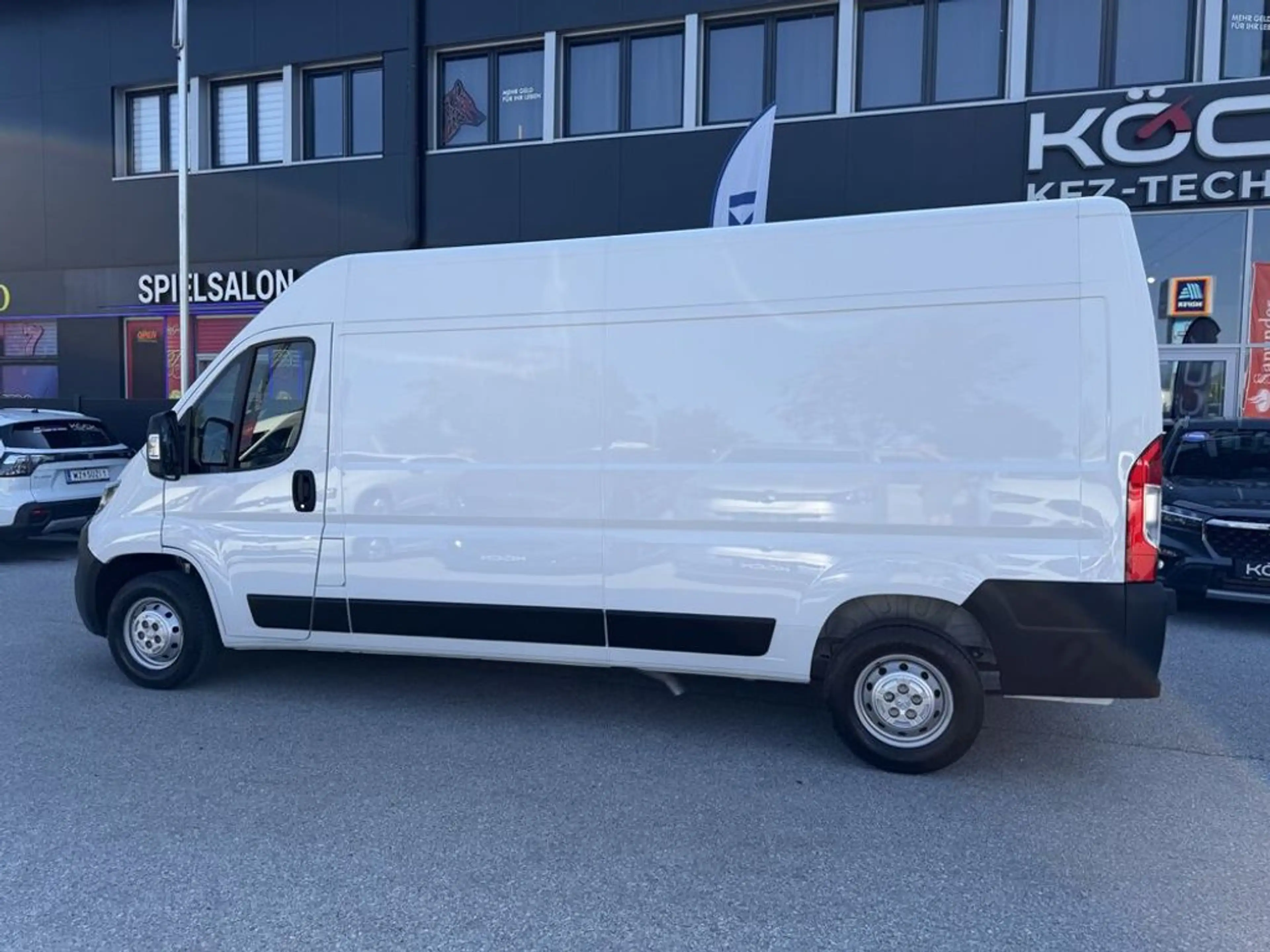 Peugeot Boxer 333 L3H2 BlueHDi 140 Stop&Start — photo 11