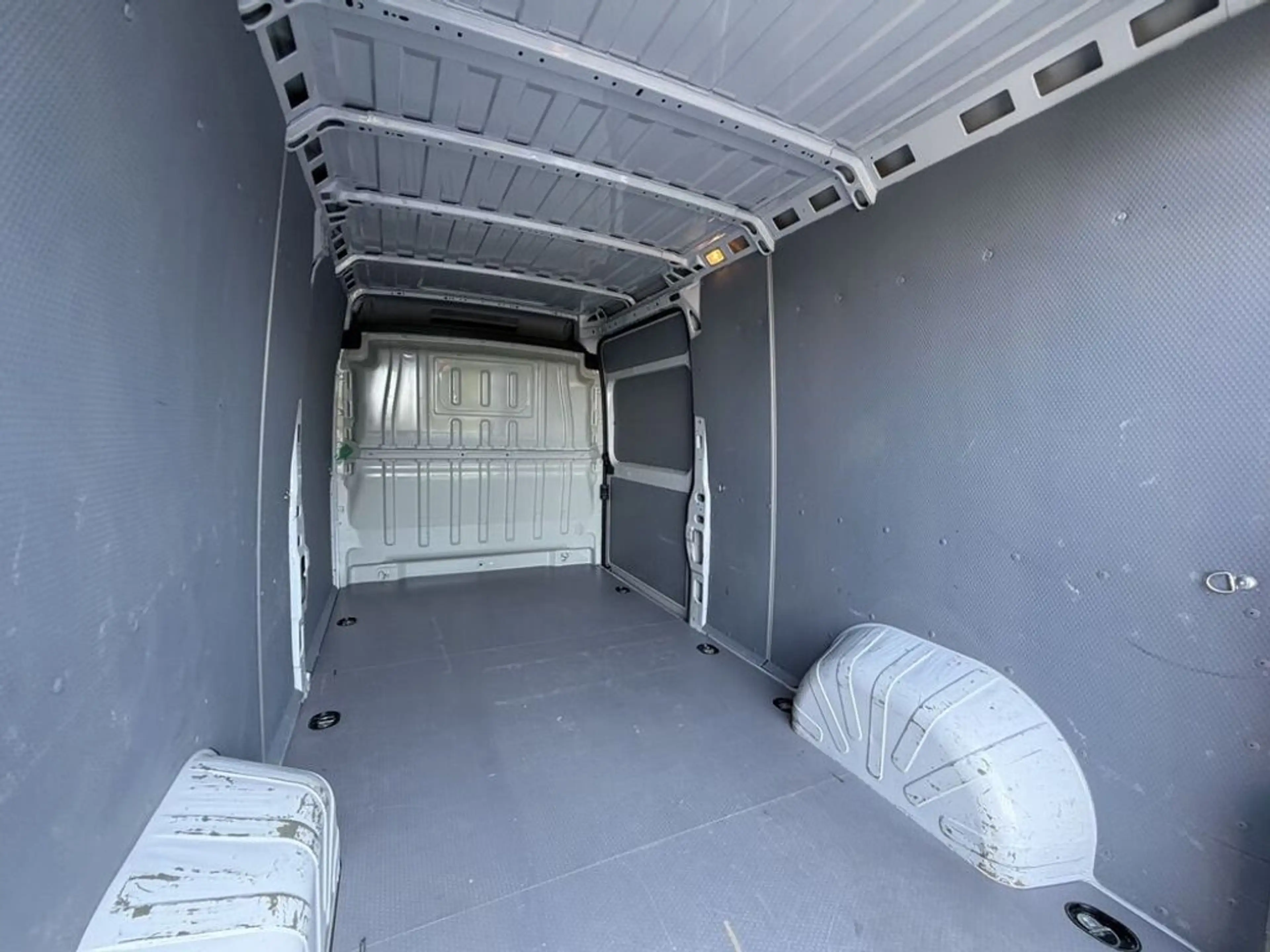 Peugeot Boxer 333 L3H2 BlueHDi 140 Stop&Start — photo 14