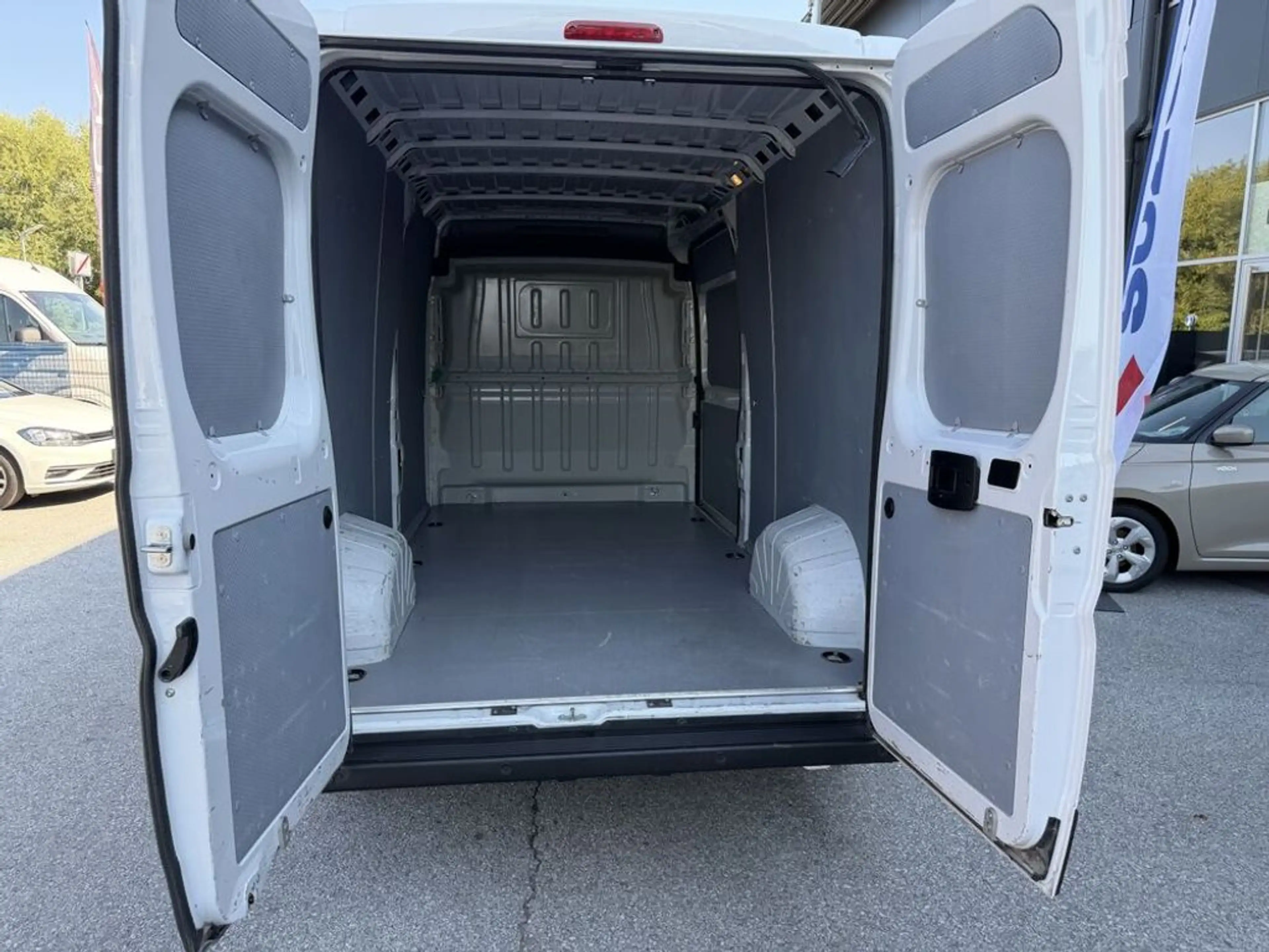 Peugeot Boxer 333 L3H2 BlueHDi 140 Stop&Start — photo 13