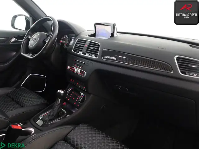 Audi RS Q3 view 11
