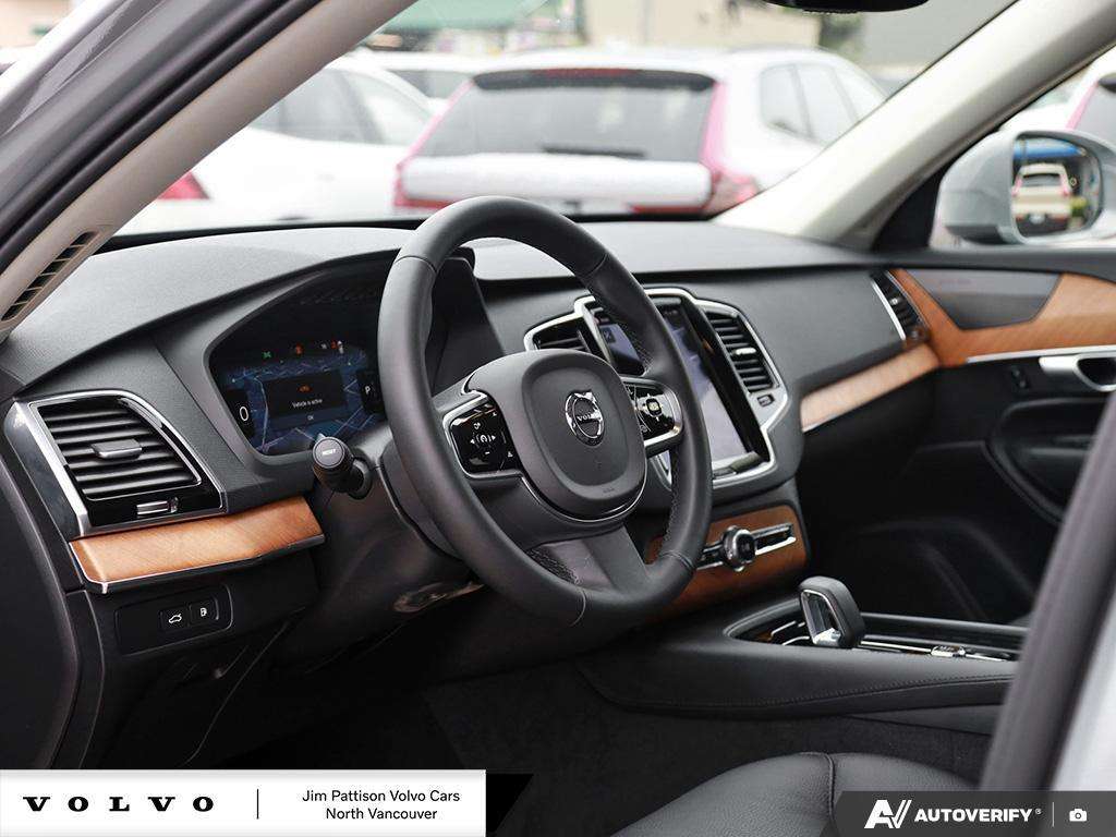 2024 Volvo XC90 T8 eAWD PHEV Plus Bright 7-Seater - HOV Access thumb 13