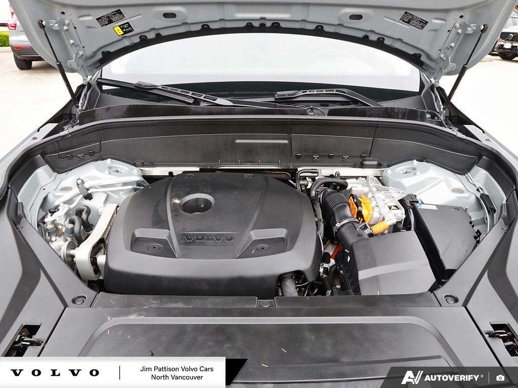 2024 Volvo XC90 T8 eAWD PHEV Plus Bright 7-Seater - HOV Access thumb 8