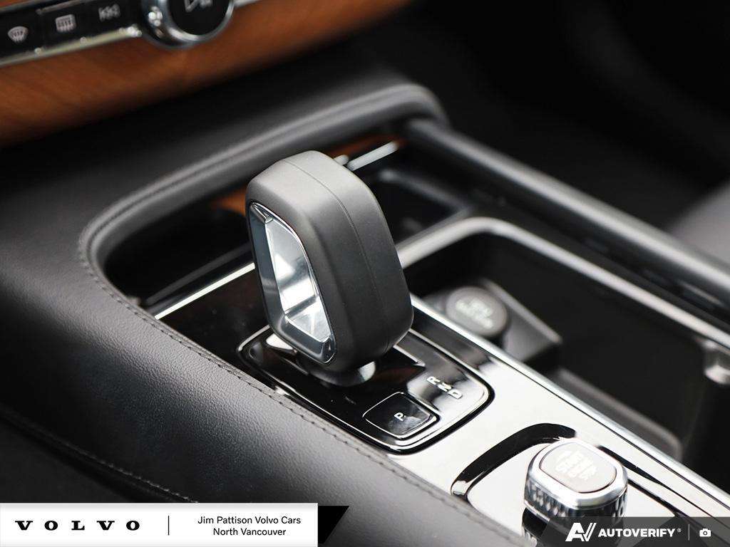 2024 Volvo XC90 T8 eAWD PHEV Plus Bright 7-Seater - HOV Access thumb 19