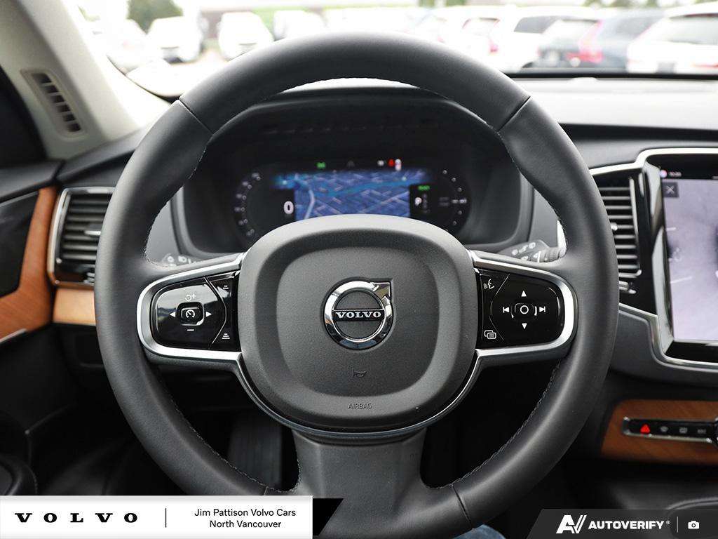 2024 Volvo XC90 T8 eAWD PHEV Plus Bright 7-Seater - HOV Access thumb 14