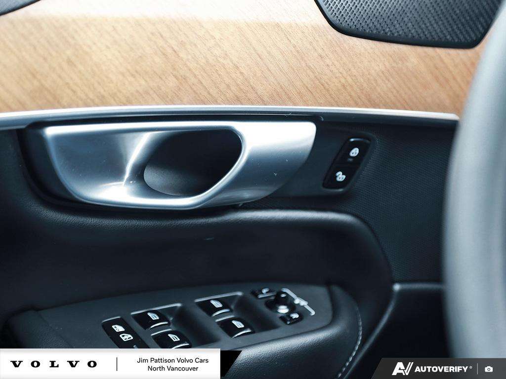 2024 Volvo XC90 T8 eAWD PHEV Plus Bright 7-Seater - HOV Access thumb 17