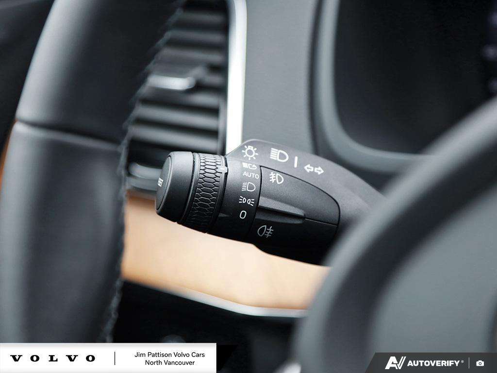 2024 Volvo XC90 T8 eAWD PHEV Plus Bright 7-Seater - HOV Access thumb 16