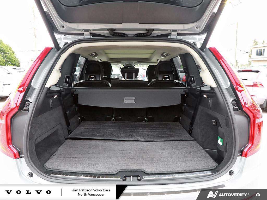2024 Volvo XC90 T8 eAWD PHEV Plus Bright 7-Seater - HOV Access thumb 11