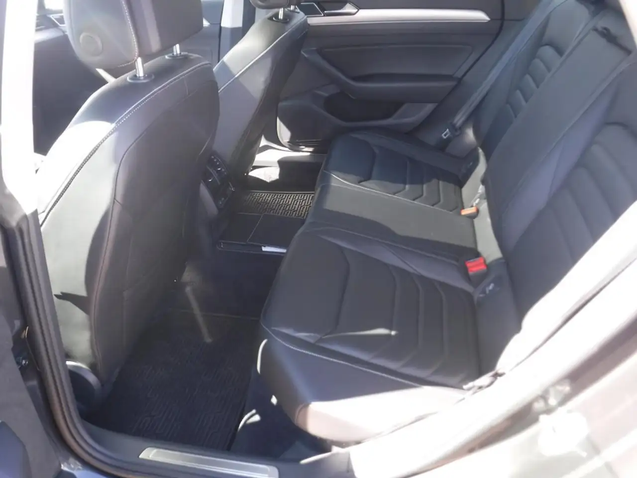 Volkswagen Arteon снимка Volkswagen Arteon