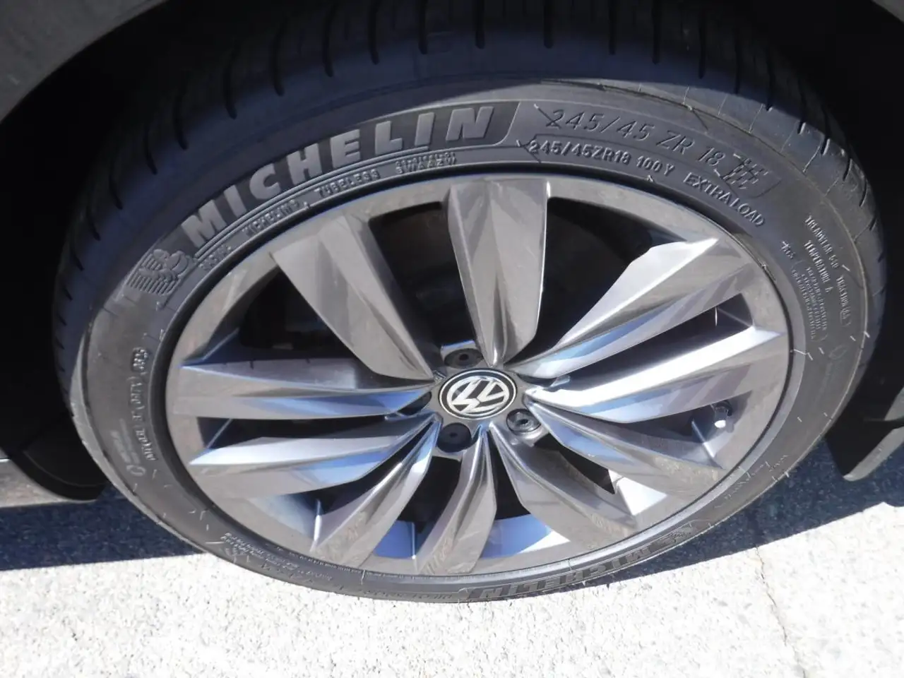 Volkswagen Arteon снимка Volkswagen Arteon