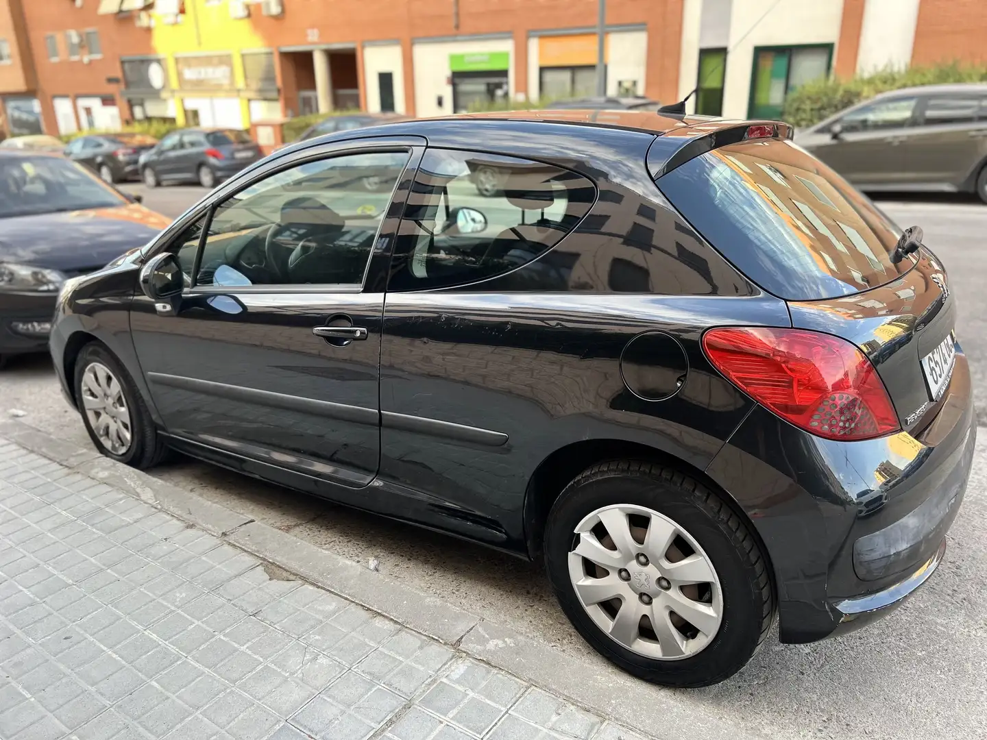 Peugeot 207 207 1.6HDI Confort Confort Negro - 2