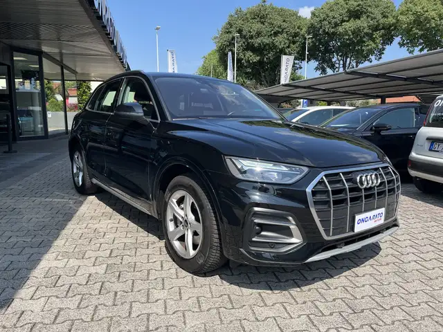 Audi Q5 view 3