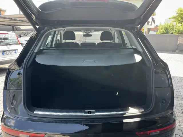 Audi Q5 view 10