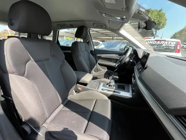 Audi Q5 view 9