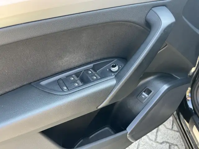 Audi Q5 view 13