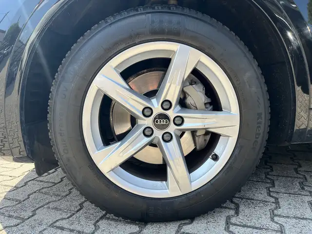 Audi Q5 view 12
