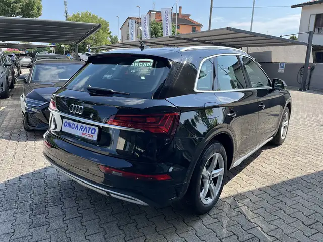 Audi Q5 view 5