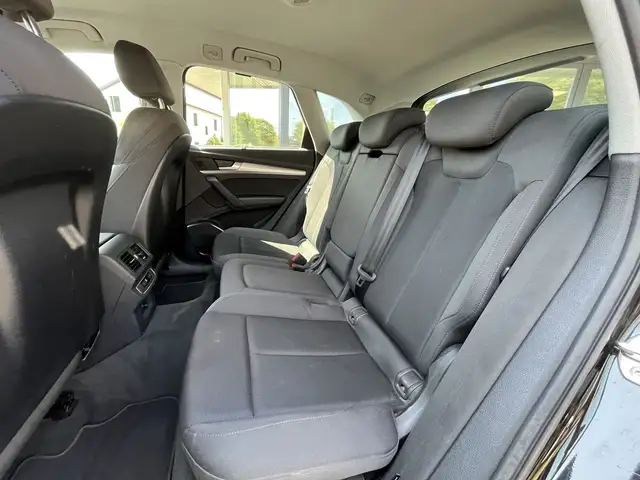 Audi Q5 view 8