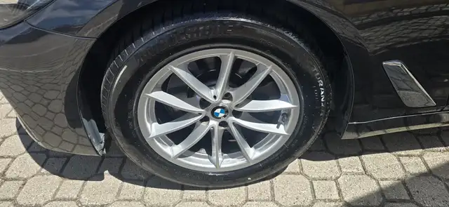 BMW 5 Series view 11