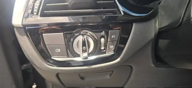 BMW 5 Series view 9