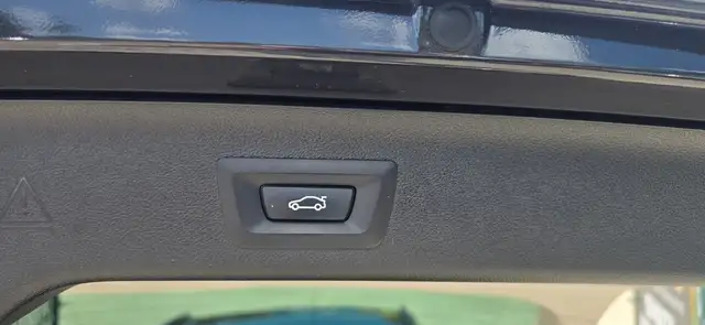 BMW 5 Series view 26