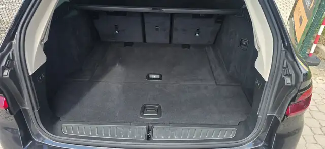 BMW 5 Series view 14