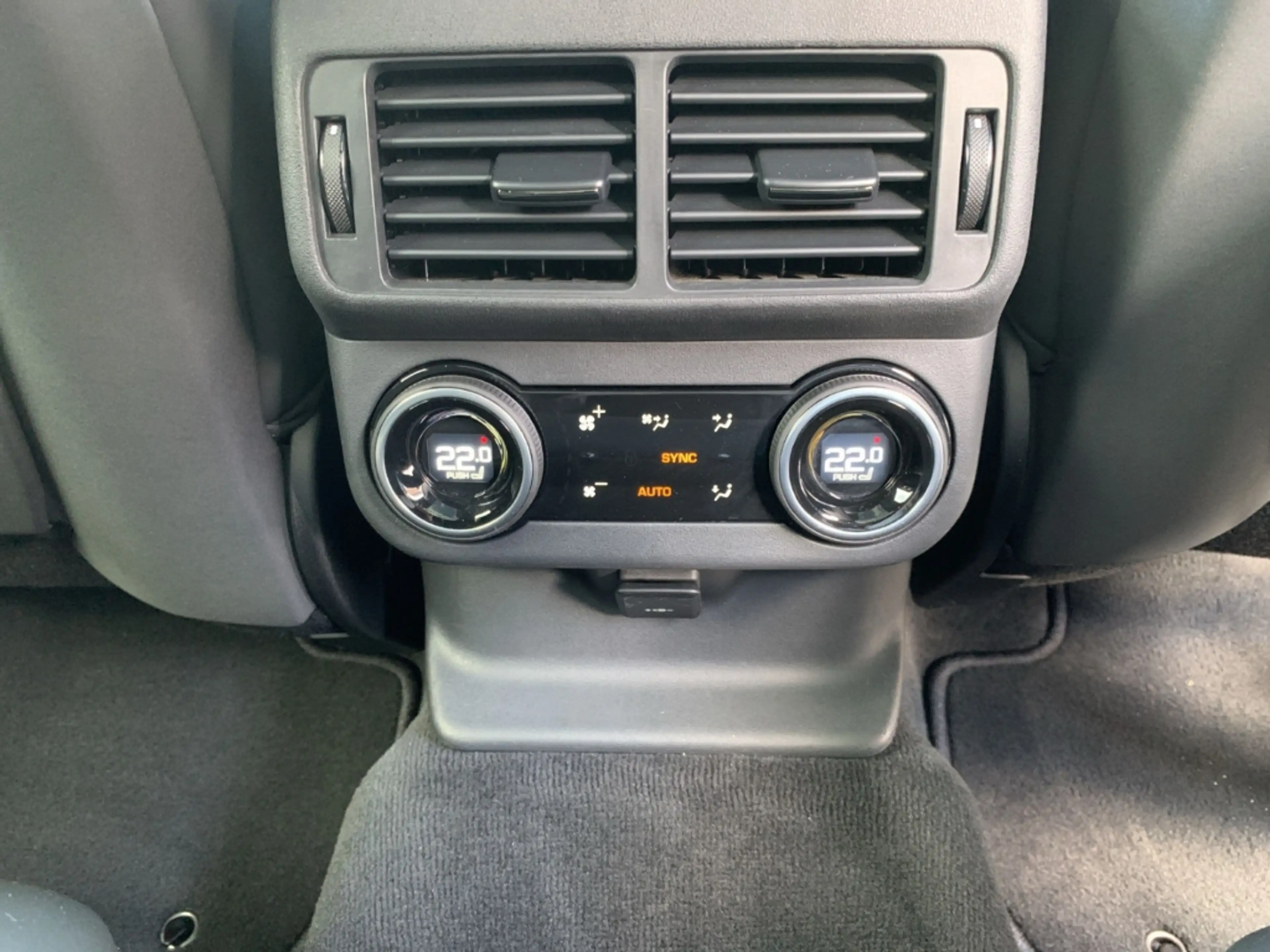 Land Rover Range Rover Velar D300 AUTOBIOGRAPHY PAN+HUD+ACC — photo 13