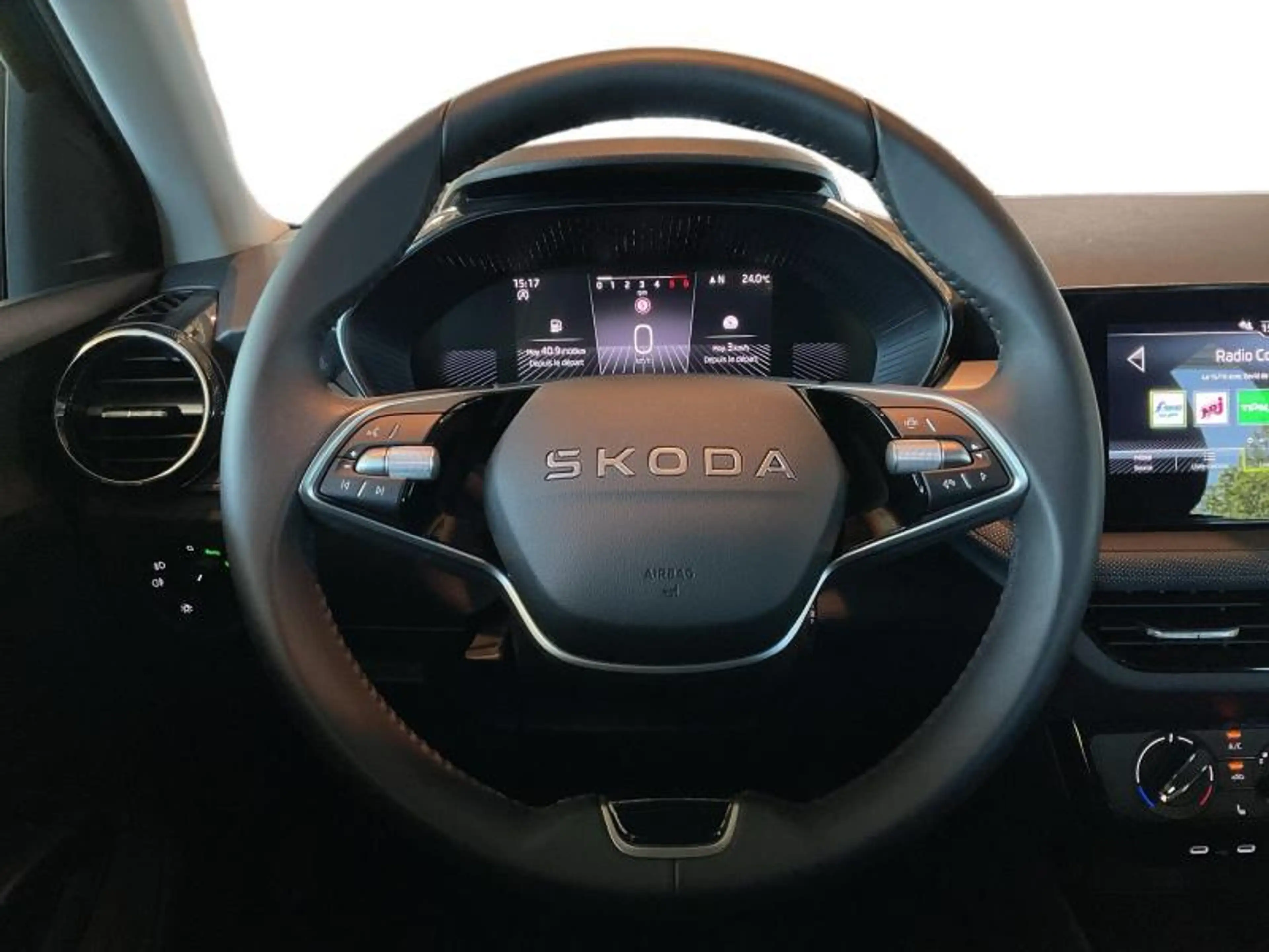 Skoda Fabia 1.0 Camera PDC Heates Seats ALU — photo 10