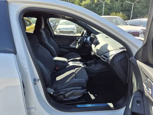 BMW 1 Series view 9