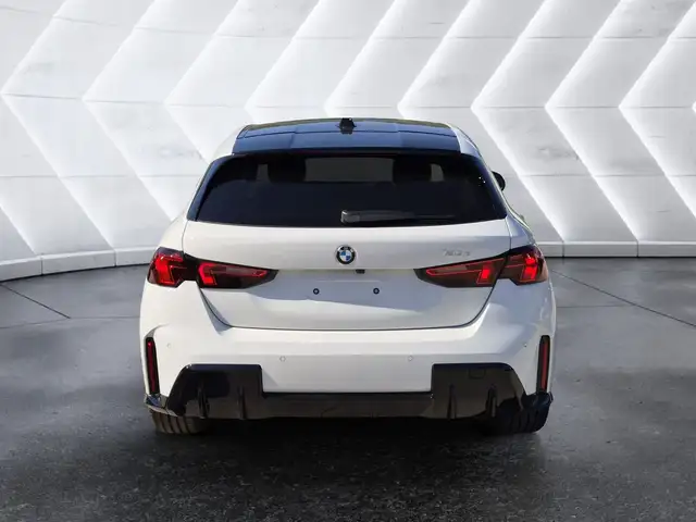 BMW 1 Series view 3