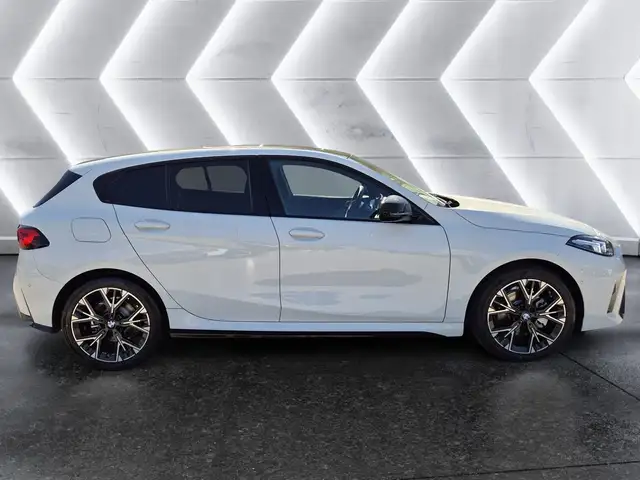 BMW 1 Series view 5