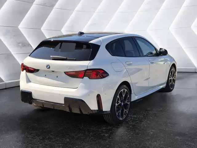 BMW 1 Series view 4