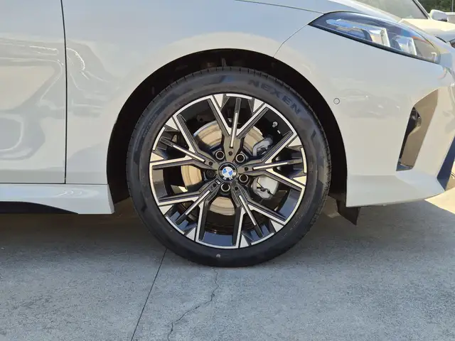 BMW 1 Series view 12
