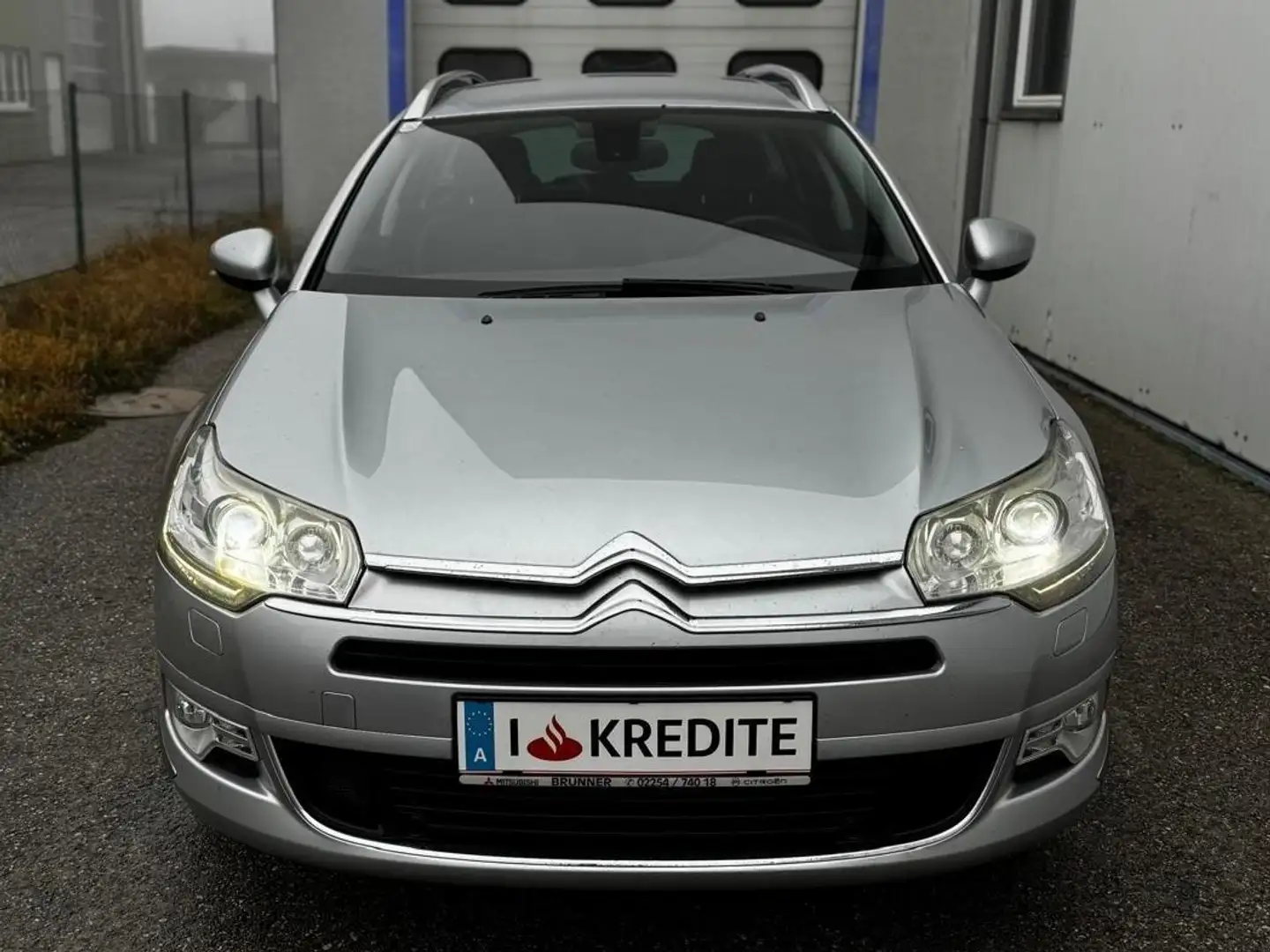 Citroen C5 Tourer 2,0 HDi FAP Exclusive Aut. Silber - 2