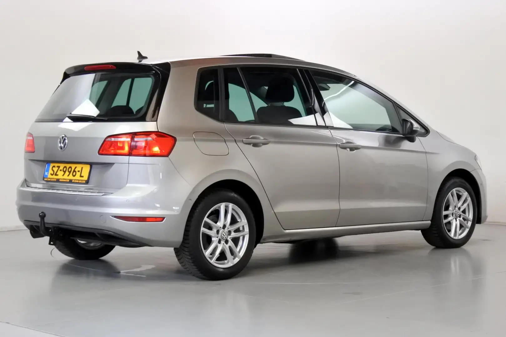 Volkswagen Golf Sportsvan 1.6 TDi DSG Highline Trekhaak Panorama Šedá - 2