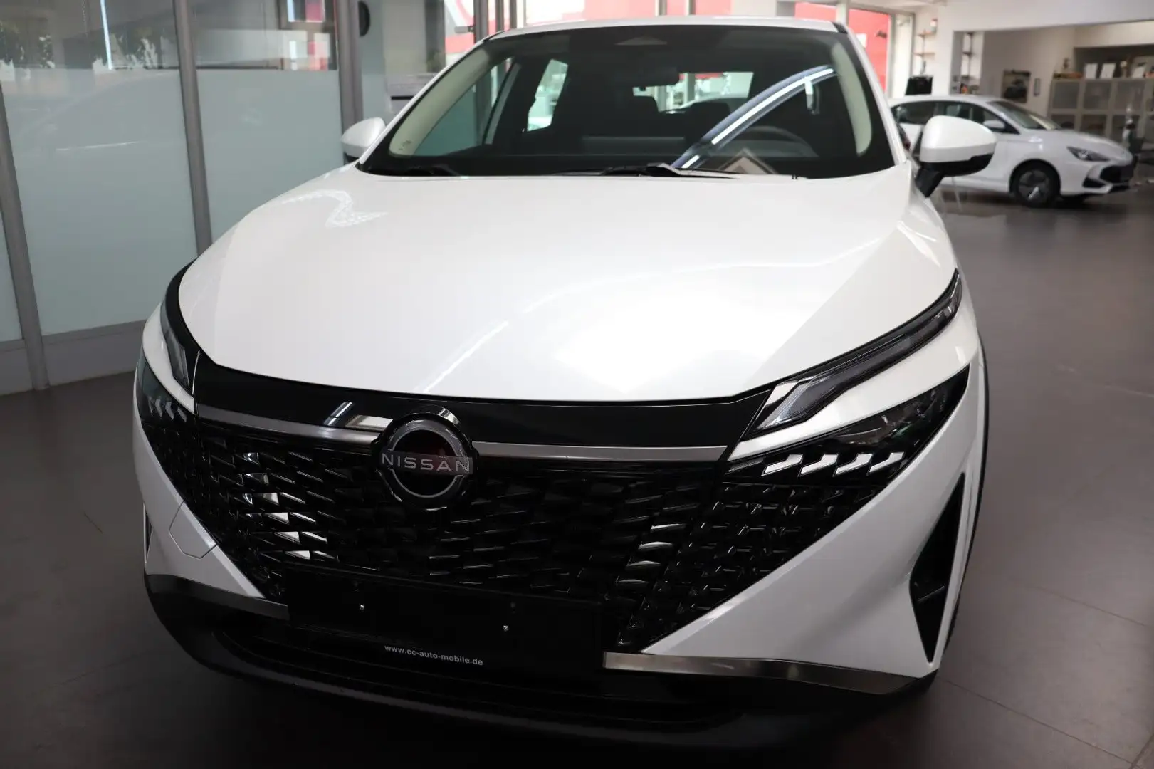 Nissan Qashqai 1.3 AT MHEV MJ2025 Carplay LED Klimauto Weiß - 2
