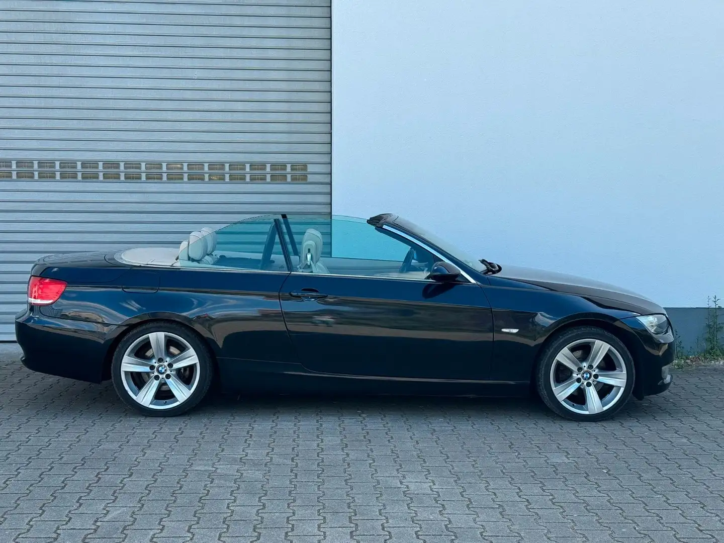 BMW 320 i Cabrio *TÜV neu*Leder*Sitzheizung Schwarz - 2