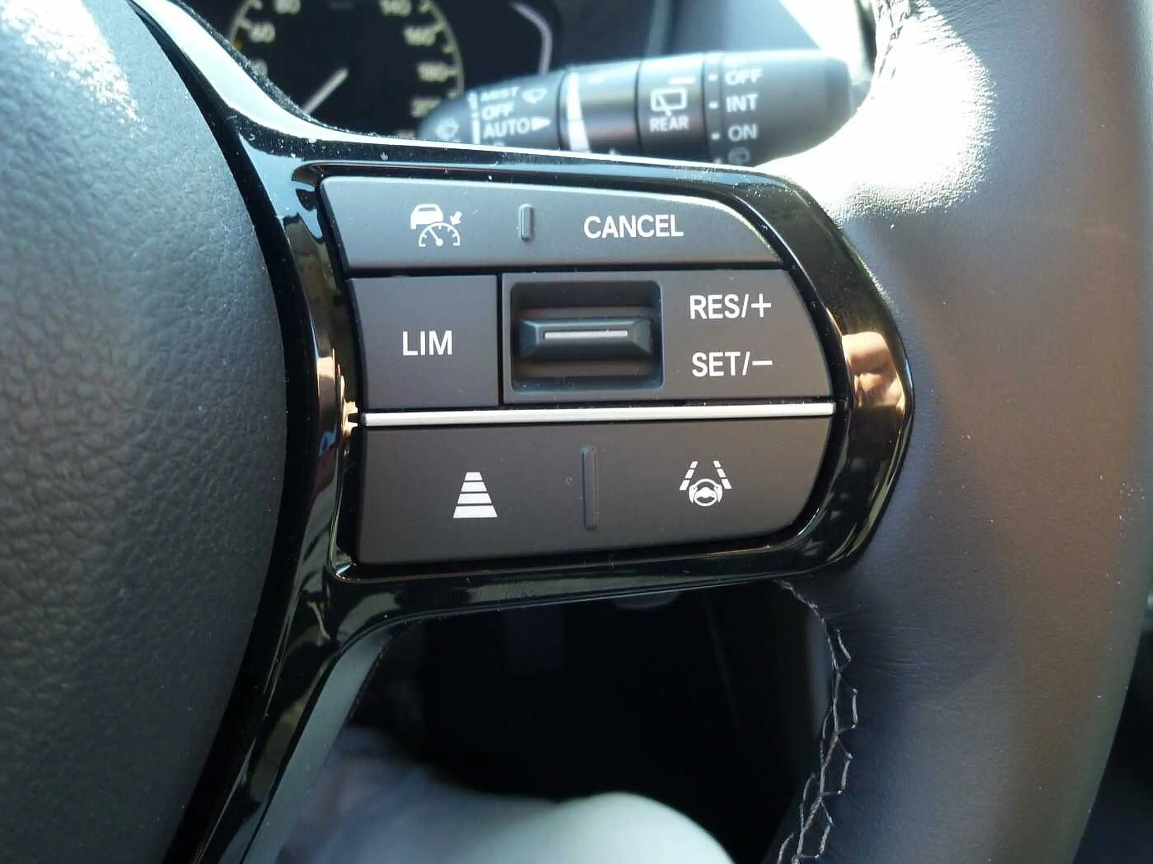Honda Civic e:HEV 2.0 i-MMD Hybrid Elegance — photo 12