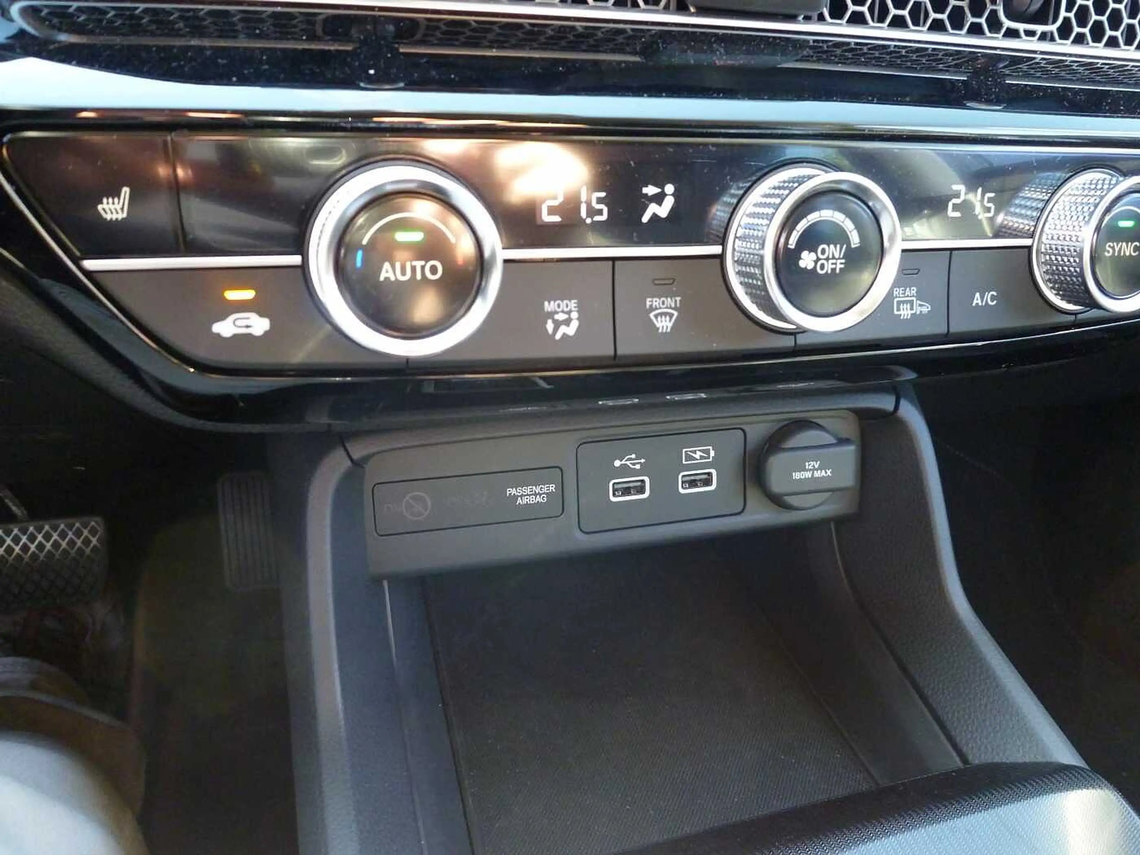 Honda Civic e:HEV 2.0 i-MMD Hybrid Elegance — photo 14