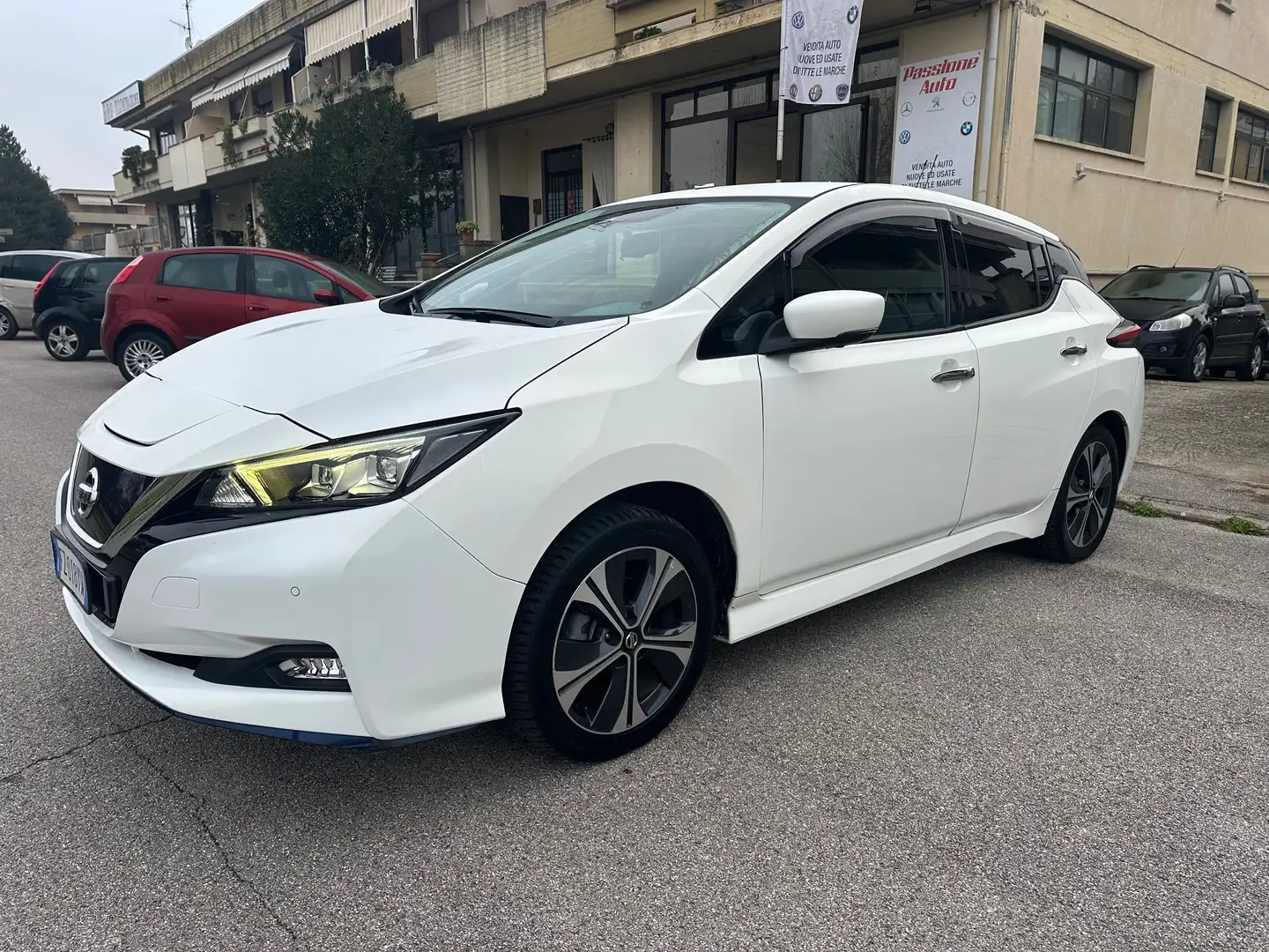 Nissan Leaf Leaf II 2018 e+ Tekna Pro Pilot Park 62kWh 217cv Bianco - 2