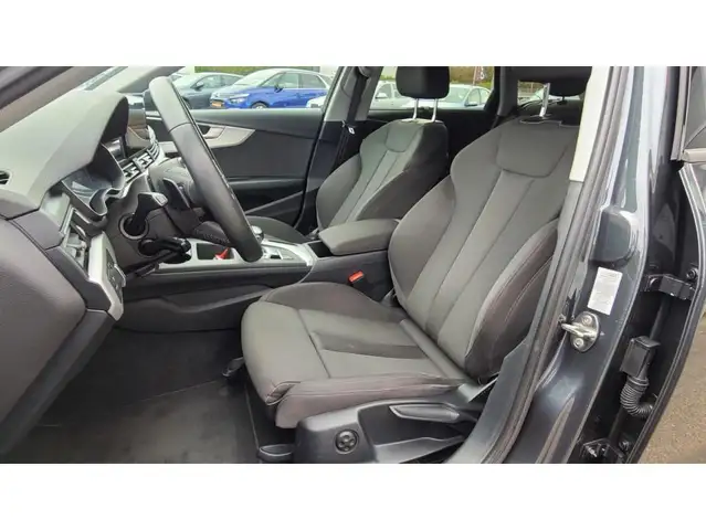 Audi A4 view 13