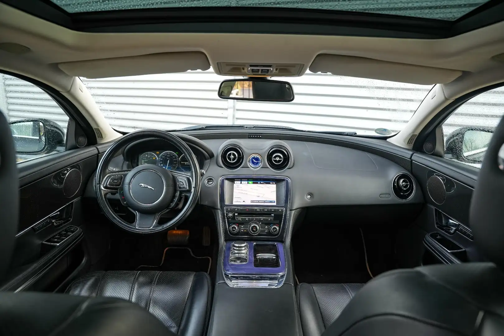 Jaguar XJ 3.0 V6D Portfolio Panodak Leer Navigatie Camera Cr Zwart - 2