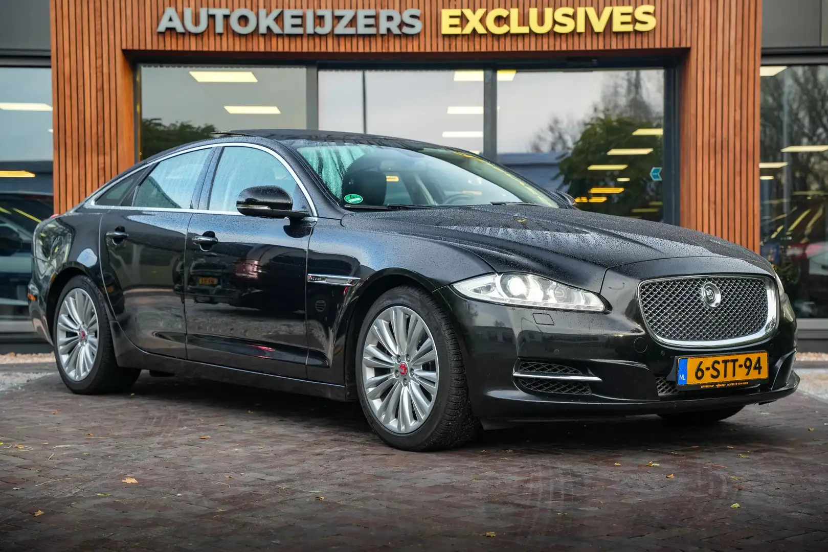 Jaguar XJ 3.0 V6D Portfolio Panodak Leer Navigatie Camera Cr Zwart - 1