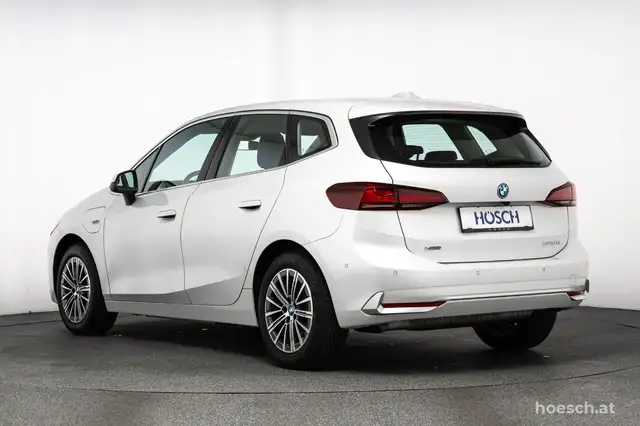 BMW 2 Series view 4