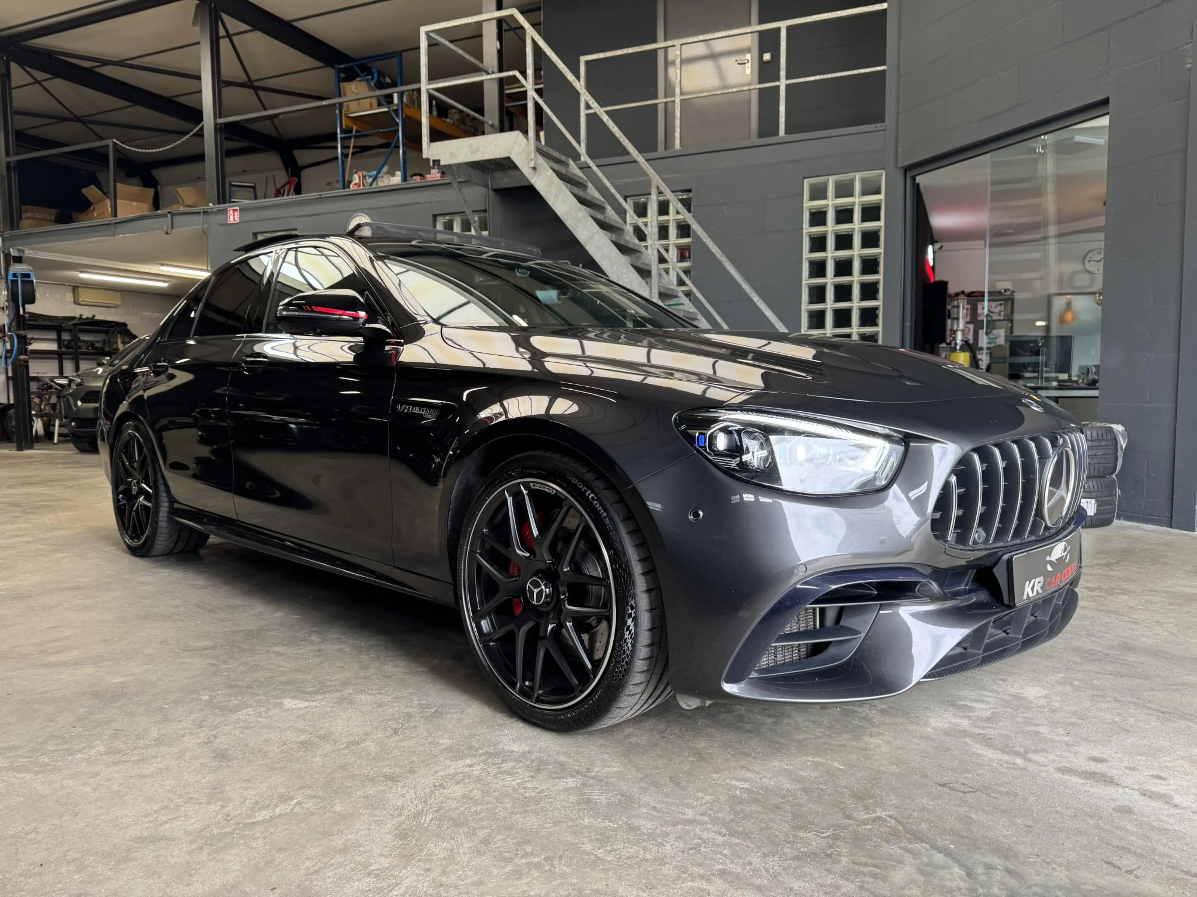 Mercedes-Benz E 63 AMG S 4MATIC+ PANO-CARBON-360-MULTI BEAM — photo 5